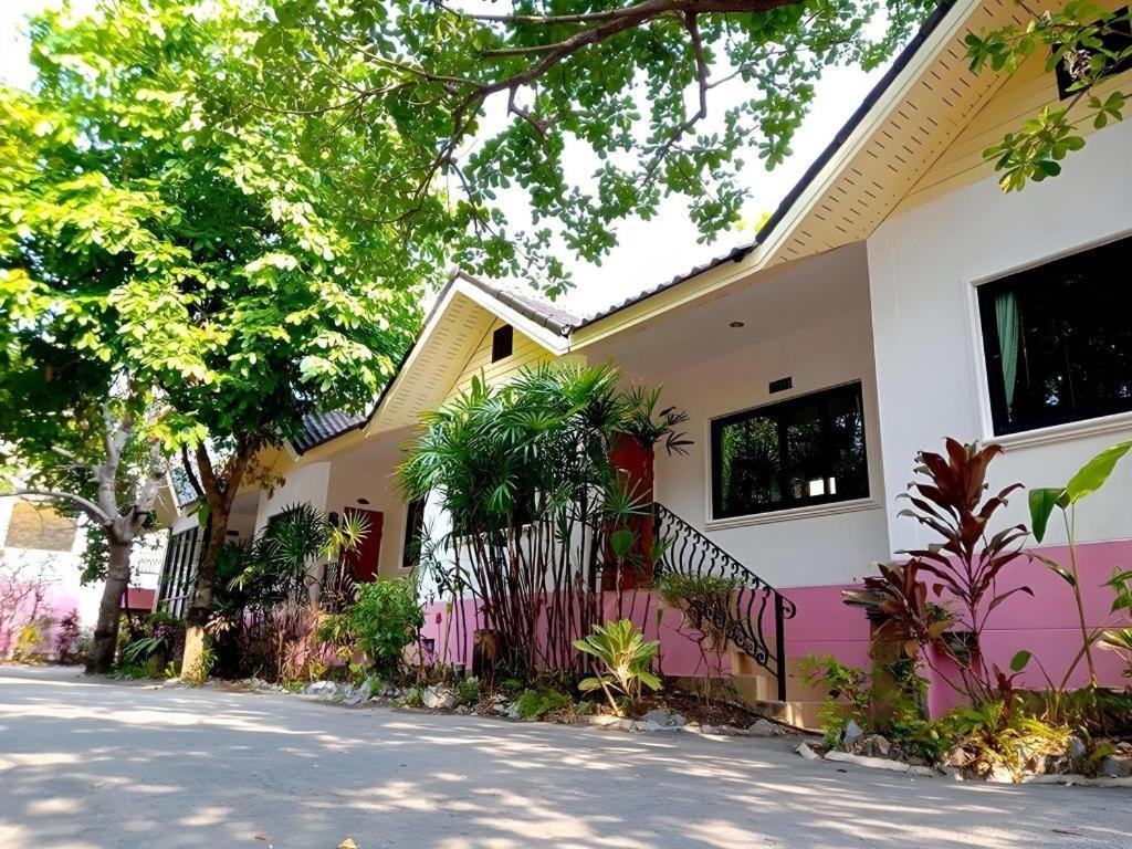 Chayada Garden House And Resort Nakhon Ratchasima Exterior photo